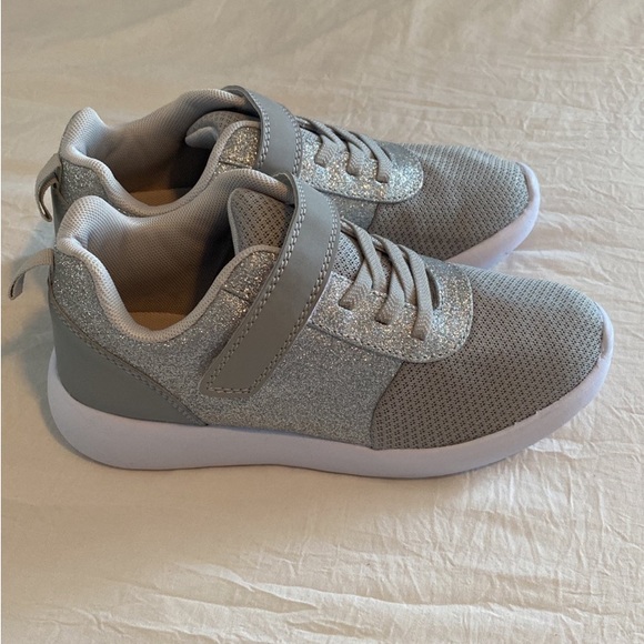 New- Fabkids Gray Glitter trainer shoes size 5 (Big Girl) - Picture 6 of 6